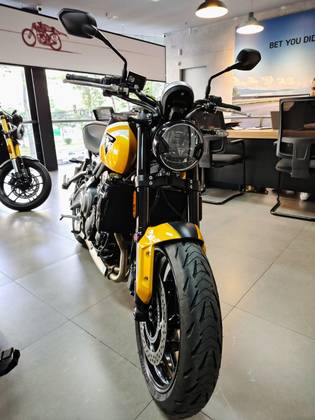 TRIUMPH TRIDENT 660 TRIUMPH TRIDENT 660